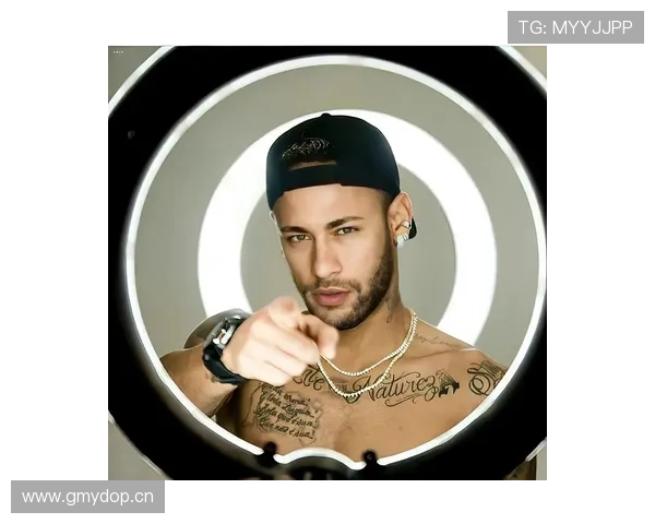 内马尔上班像去逛街，随手一掏就是能养我爸一年的东西