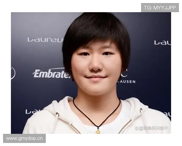 叶诗文家里泳池比我家客厅还大